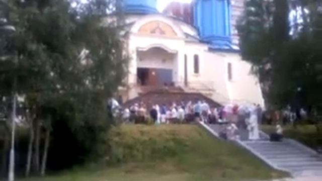 Charity fair near the Orthodox church/Благотворительная ярмарка у православного храма смотреть онлайн