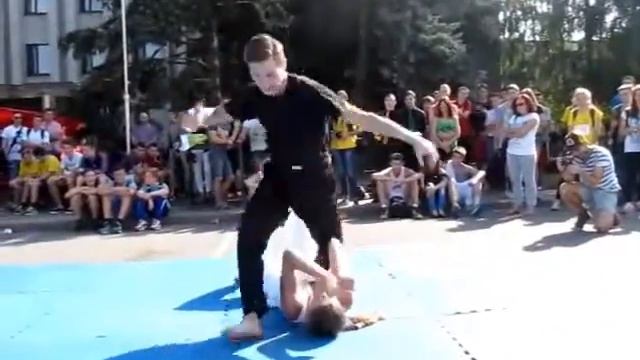 Девушка Брюс Ли! Боевое кунг-фу и ММА "Пантера" Кременчуг. №1 День Города 2015 смотреть онлайн