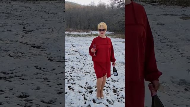 с новым годом! #shorts #женскаяодежда #одежда #худи #стиль #мода #свитшот #зима #новыйгод #костюмы смотреть онлайн