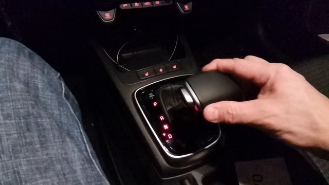 Зачем кнопки на рычаге АКПП и селекторе в Kia Rio X, как работают
