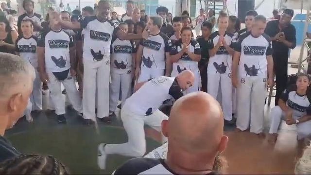 Axé liberdade Capoeira mestre Renato . mestre Zó evento volta Que o mundo Da 19-11-2023 смотреть онлайн