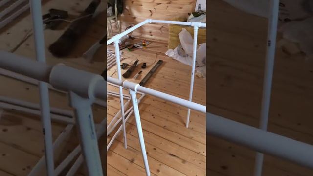 Ограждение для смородины из пластиковых труб. смотреть онлайн