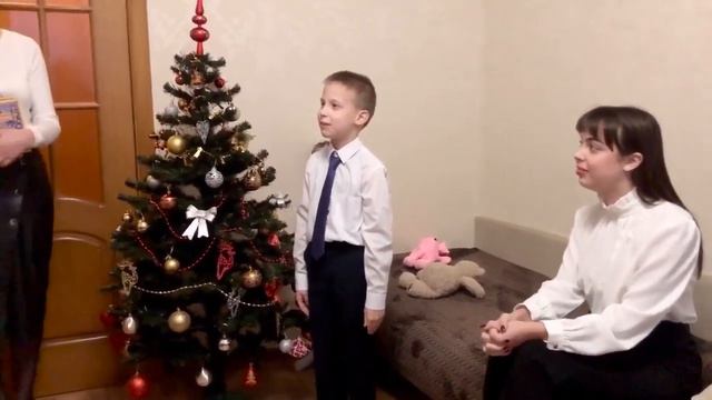 Многодетную семью Хомченко поздравили с наступающим Новым годом смотреть онлайн