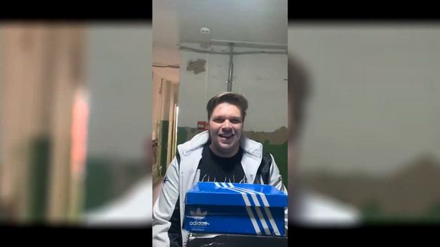 ПРИЛЕТЕЛИ НА ТЯК МОСКВА И НА СЪЁКИ У Кости Павлова! С кроссовок до квартиры/Распаковка кроссовок смотреть онлайн
