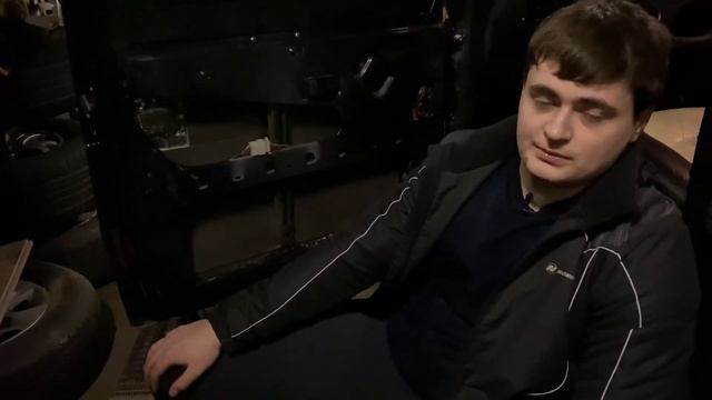 Шумоизоляция Гелендвагена в гараже. UGLOVАТЫЙ #3 смотреть онлайн