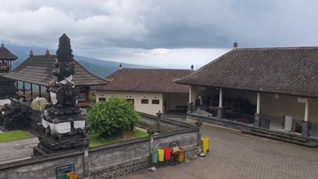ПОРТАЛ на Бали⚡Храм Лемпуянг, Расколотые Ворота #bali #путешествия смотреть онлайн
