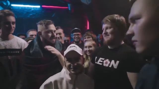 VERSUS, Ресторатор дал жару, смотрим все!)) смотреть онлайн