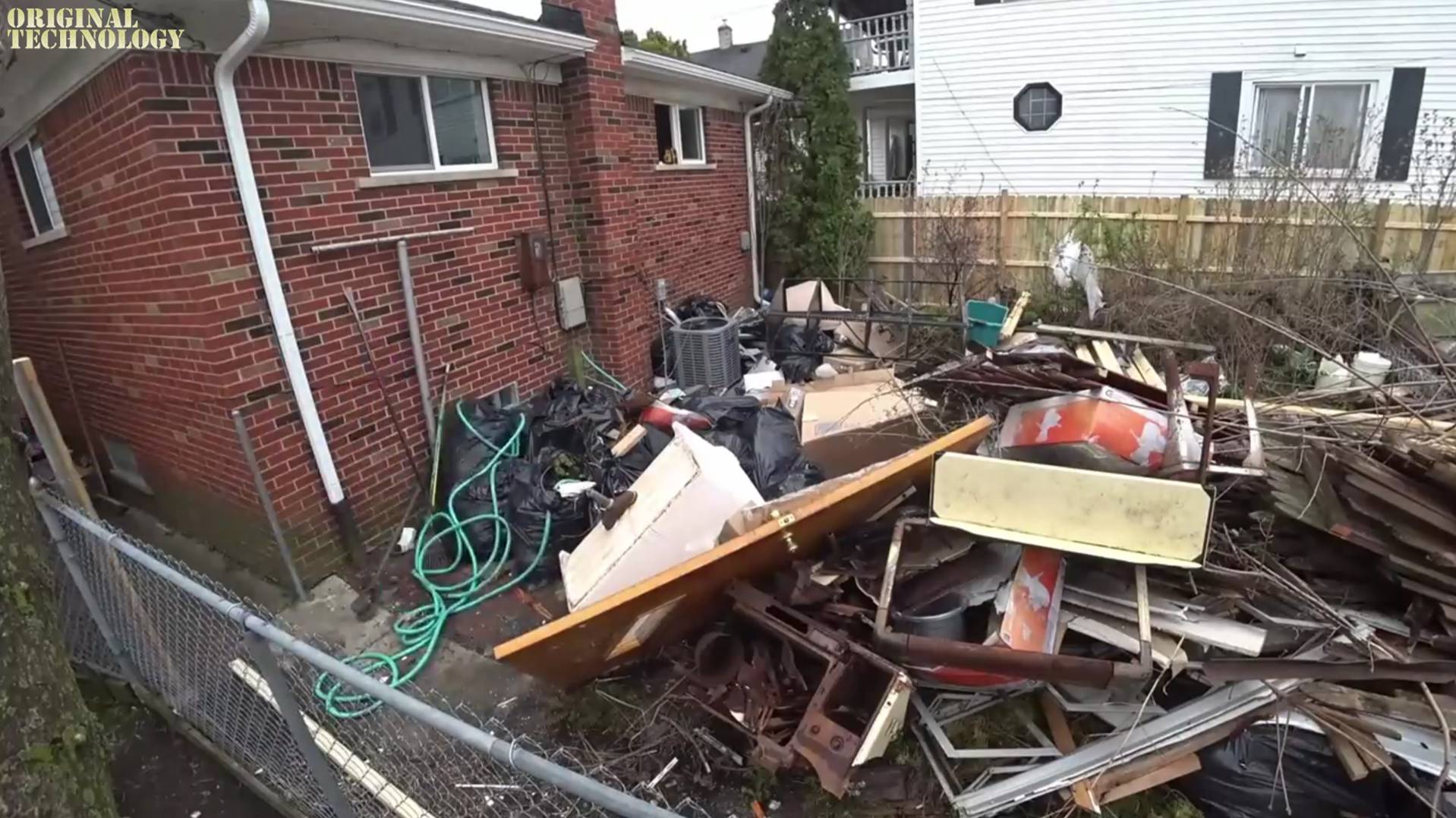 Мужчина восстановил заброшенный дом за 5000 долларов.