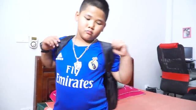 Kids Go To School | Day Birthday Of Chuns School Friends And Children Make a Birthday Eat At Home 2 смотреть онлайн