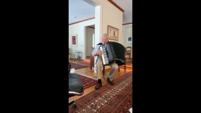 Holocaust Survivor, Frank Grunwald on the Accordion: "Please Don't Talk About me When I'm Gone." смотреть онлайн
