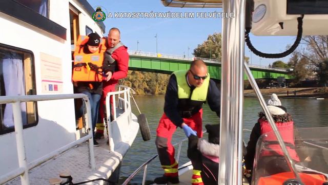 Tiszai gyakorlat: jetski-vel mentettek ki a hullámok közül Rakamaznál egy embert! смотреть онлайн
