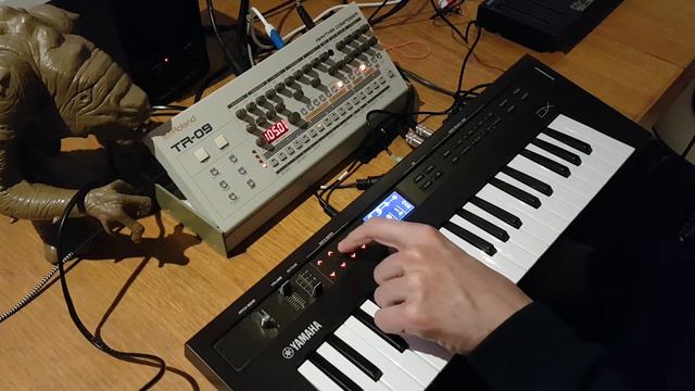 Yamaha Reface DX *fooling around with FM synthesis* Vintage Synthesizers 80s vibes DX7 TR-09 Roland смотреть онлайн