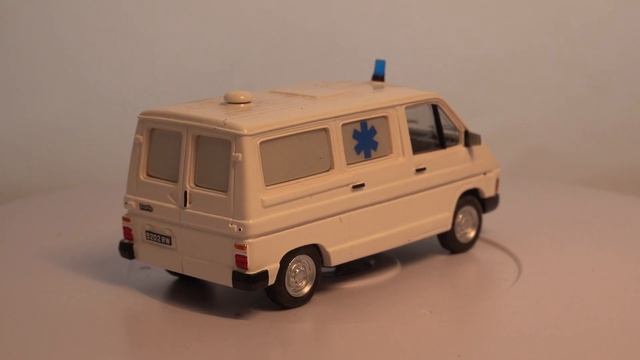 1.Renault Trafic I Phase I Fourgon Т800 essenсе Ambulance - 1981 г. смотреть онлайн