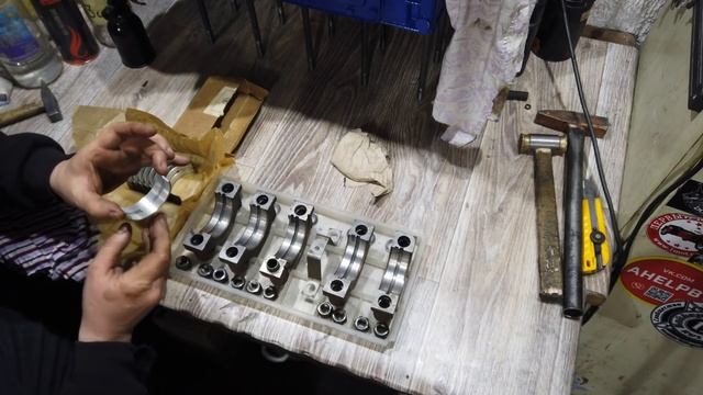 Москвич. Установка коренных вкладышей и коленвала. смотреть онлайн