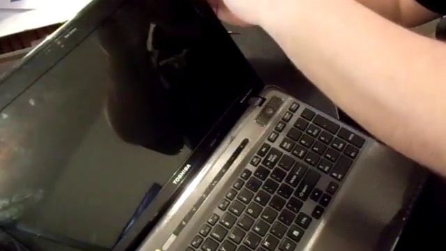 How to Replace Broken Screen on ANY Toshiba Satellite Laptop P305 A660 A665 C600 C640 C650 C55D L75 смотреть онлайн