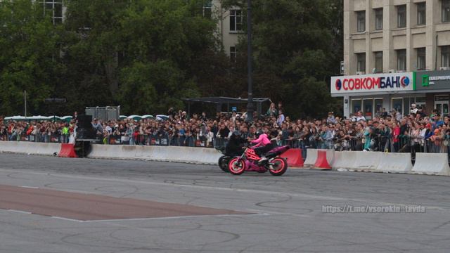 Одна минута стантрайдинга на улице 8 Марта
