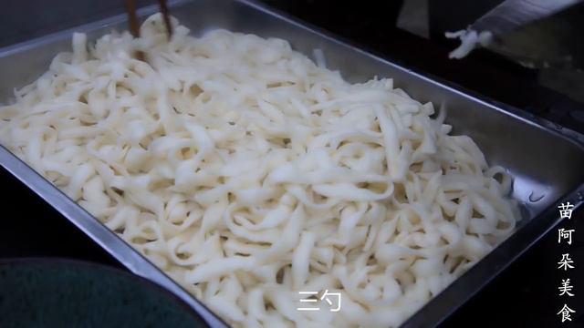苗大姐3斤鸡杂5斤面条，做泡椒鸡杂面，浓辣汤汁，吃一口就上瘾【苗阿朵美食】