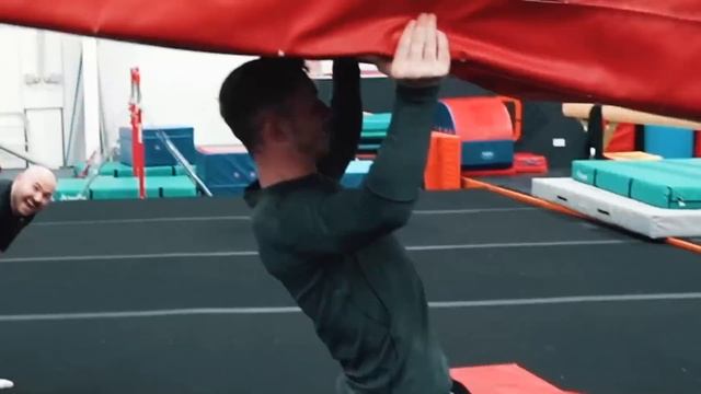 The crazy block flip challenges! Gymnastics/parkour edition смотреть онлайн