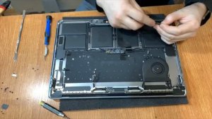 Разбор MacBook Pro 15 A1707 Late 2016 с тач баром