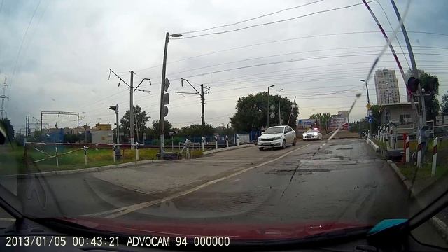 2016-07-01 Проезд на красный по жд переезду в сопровождении мигалки смотреть онлайн