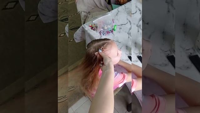 Красивая прическа в садик на выпускной в школу . Колосок. смотреть онлайн