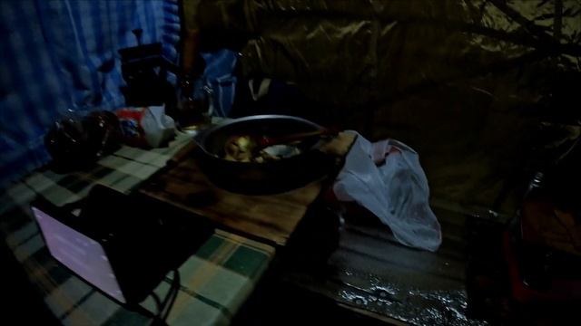 2-часть! Тундра! Моя крошечная избушка и быт в ней! жарю мясо с ананасами, ночь в избушке...рыбалка смотреть онлайн