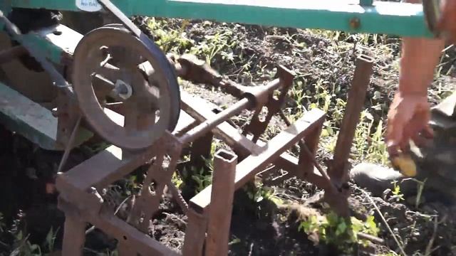 КОПКА КАРТОФЕЛЯ САМОДЕЛЬНЫМ МОТОБЛОКОМ ЧАСТЬ 2 смотреть онлайн