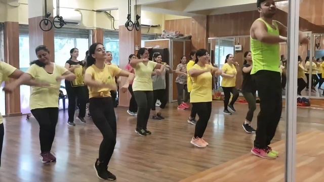 ZUMBA - Tune O Rangeele Kaisa Jadu Kiya/ fitness workout ,by suresh fitness center смотреть онлайн