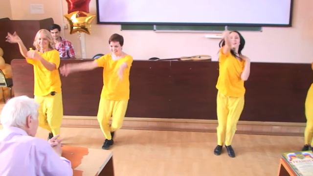 [Последний звонок литфак-2013] - 5 курс Танцевальный номер смотреть онлайн