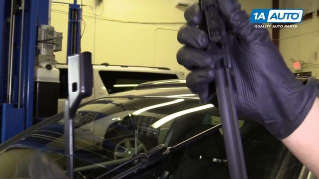 How to Replace Windshield Wipers 10-14 Volkswagen GTI смотреть онлайн