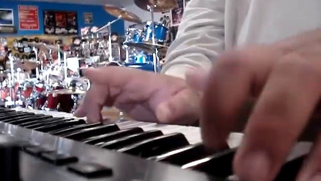 Messing with a Roland Juno D смотреть онлайн