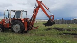 Экскаватор  ЮМЗ 6  в работе. МЕТАЛЛОКОП!