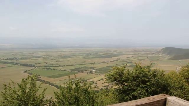 ხედი ნეკრესის ტაძრიდან / View of Alazani valley from Nekresi church смотреть онлайн
