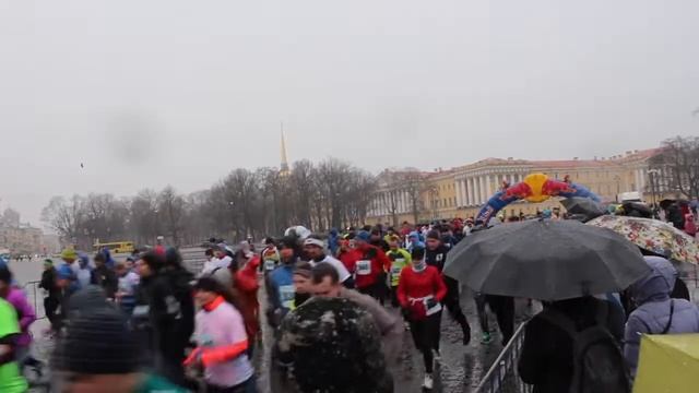 Полумарафон Белые Ночи 2017: кто бегом, а кто вплавь смотреть онлайн