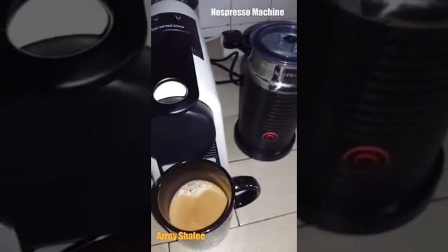 Nespresso Mini Essenza Machine смотреть онлайн