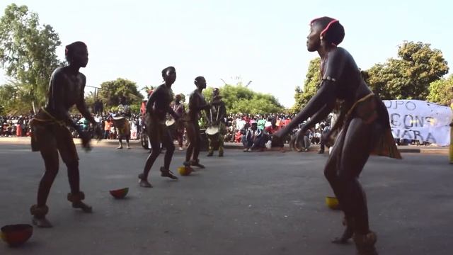 КОЛОРИТНЫЙ КАРНАВАЛ В БИСАУ. Carnival in Guinea-Bissau смотреть онлайн