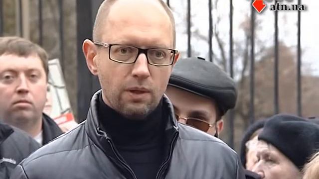 15.11.13 - Юрий Луценко, Ирина Луценко и Арсений Яценюк пытались увидится с Юлией Тимошенко смотреть онлайн