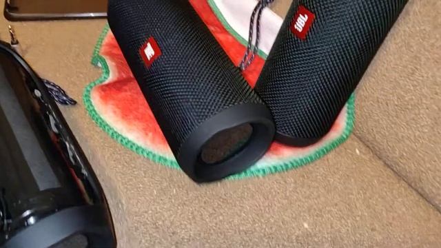 JBL flip 4 У меня три колонки куда мне столько? солить буду! смотреть онлайн