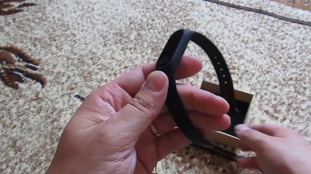 Xiaomi Mi Band 2 - распаковка и первый взгляд смотреть онлайн