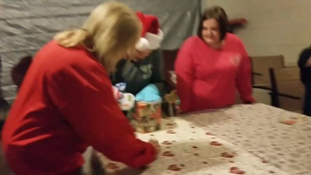 The oven mitt Christmas game! смотреть онлайн