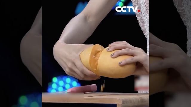 Как быстро почистить манго от кожуры и убрать косточку|CCTV Русский смотреть онлайн