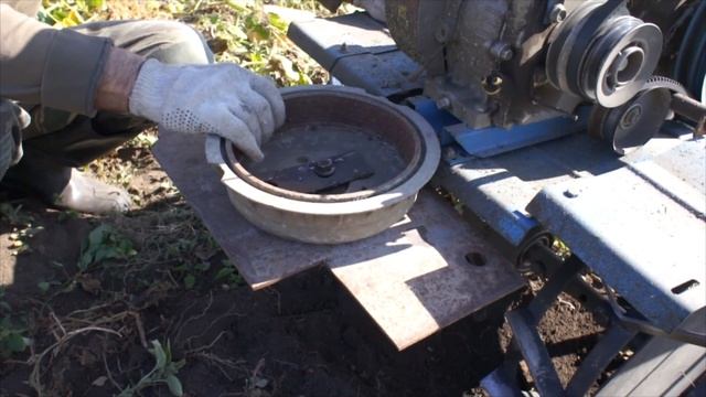 НОВЫЙ СПОСОБ КОПАТЬ КАРТОШКУ.Доработки для мотоблока.КОПАЕМ КАРТОШКУ. смотреть онлайн