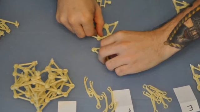 Mini-Strandbeest Kit - Timelapse Assembly смотреть онлайн
