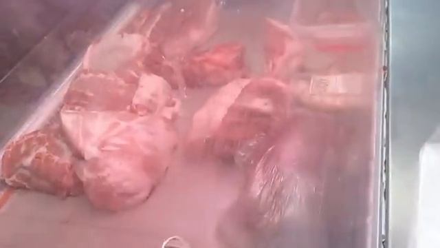 Покупатели выбирают мясо. Советы мясника смотреть онлайн