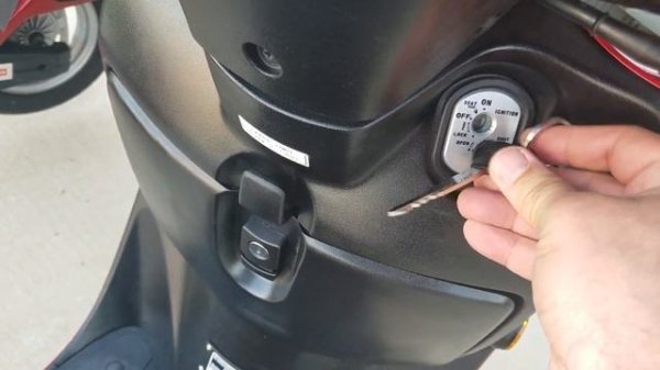 1984 Honda Elite 125 scooter vs 2010 Honda Elite 110 scooter | Ruby the Elite