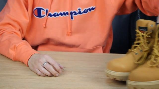 Лучшие пары недели / Yeezy 700, Air Force 1 Utility, Timberland, Air Barrage QS... смотреть онлайн