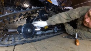 Stels Viking 600. Снятие задней подвески на снегоходе.