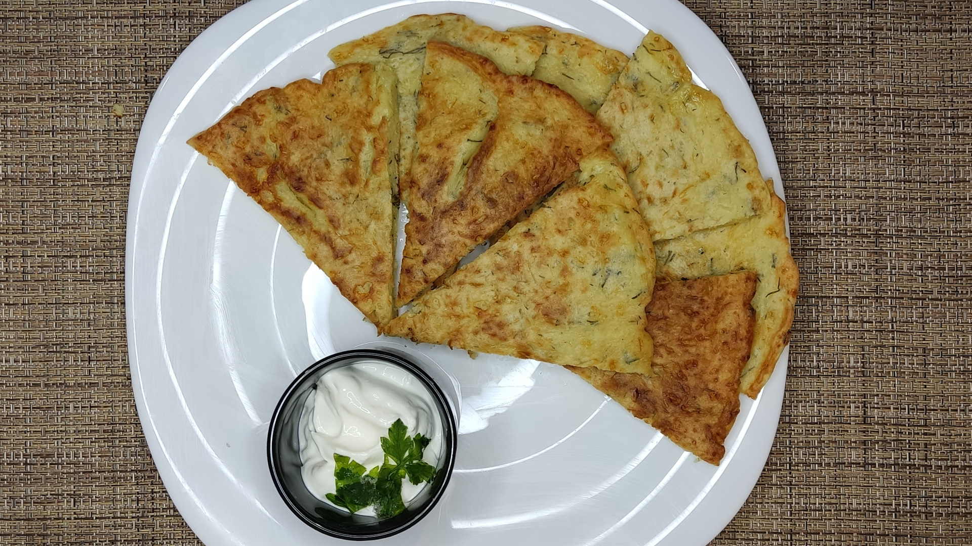 Лепёшка с сыром. Простой и вкусный перекус