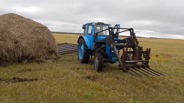 Вывоз сена на волокуше. Вся технология погрузки-разгрузки. трактор Т-40 с кабиной ЮМЗ. смотреть онлайн