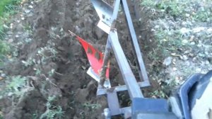 Самодельный 3-х корпусный плуг на минитракторе в деле